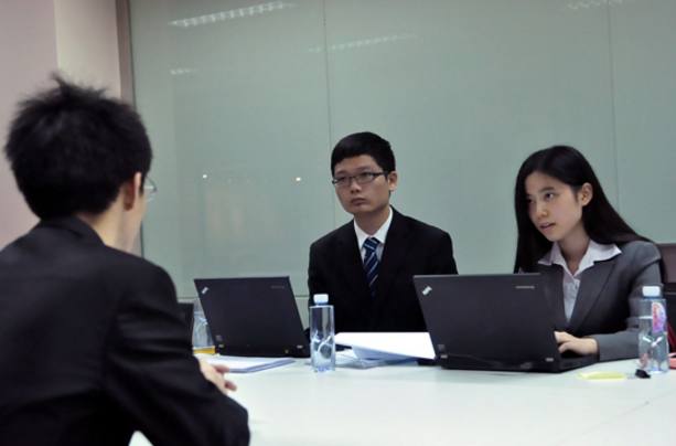 同事跟你借了100没还应该问她要吗,同事找你借了10元不还怎么办