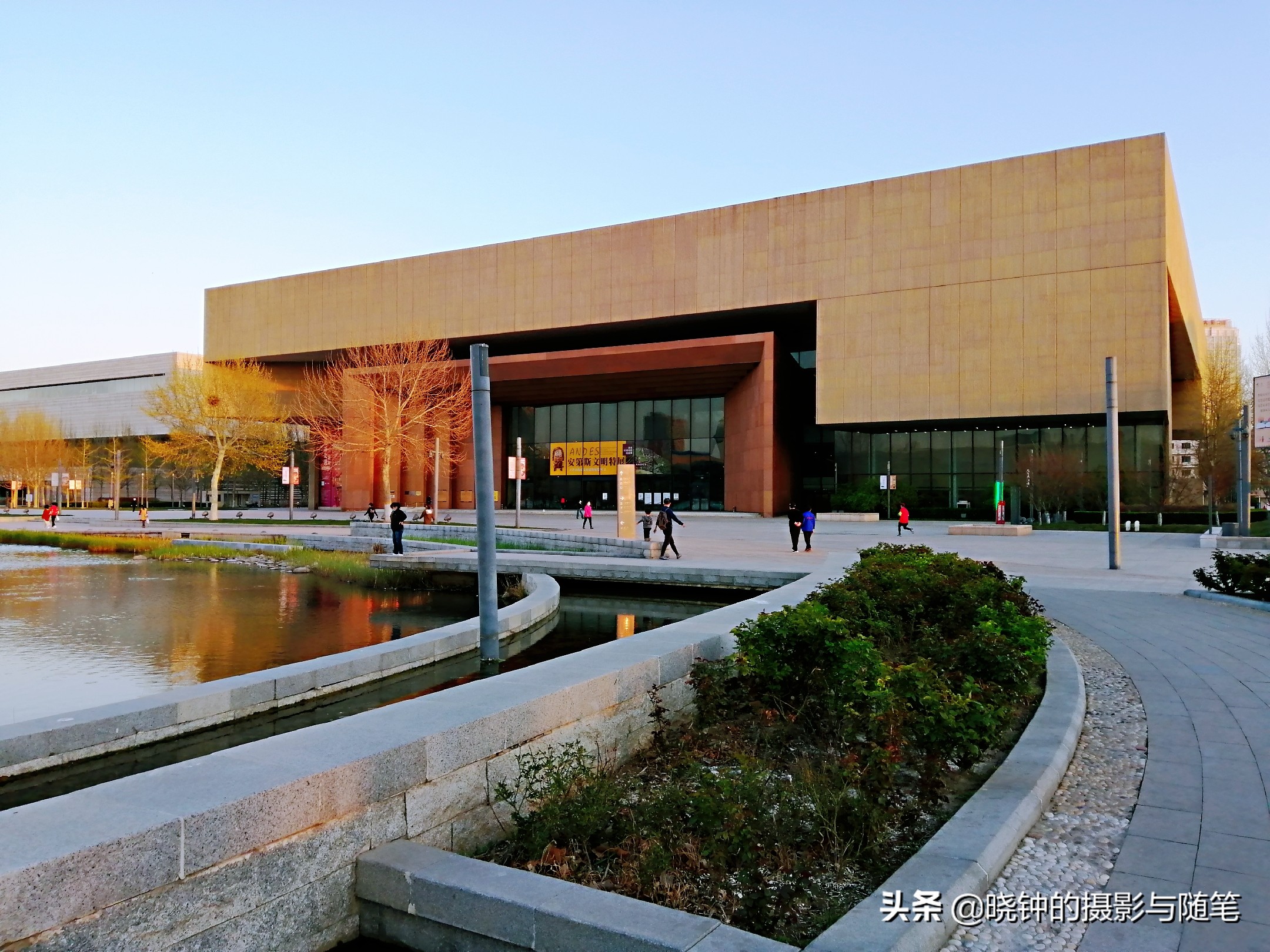 姹紫嫣红的天津文化中心，让人感受到这座城市的文化氛围与格调