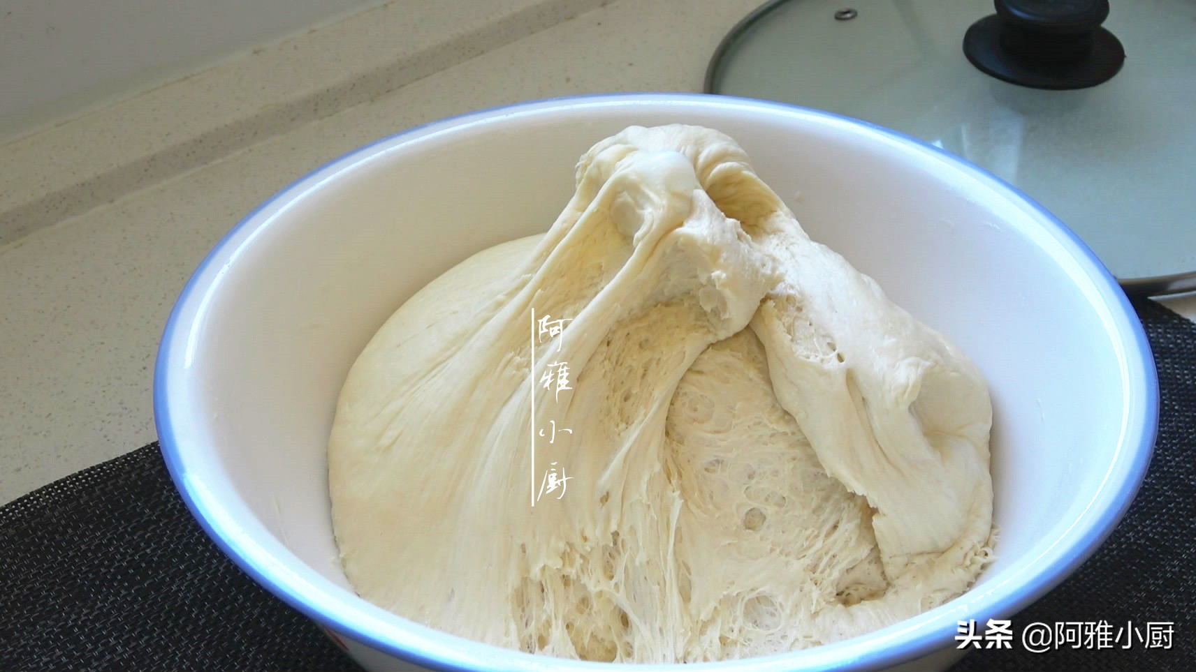 不加酵母和泡打粉做油条的做法,不用酵母用油条膨松剂能蒸包子