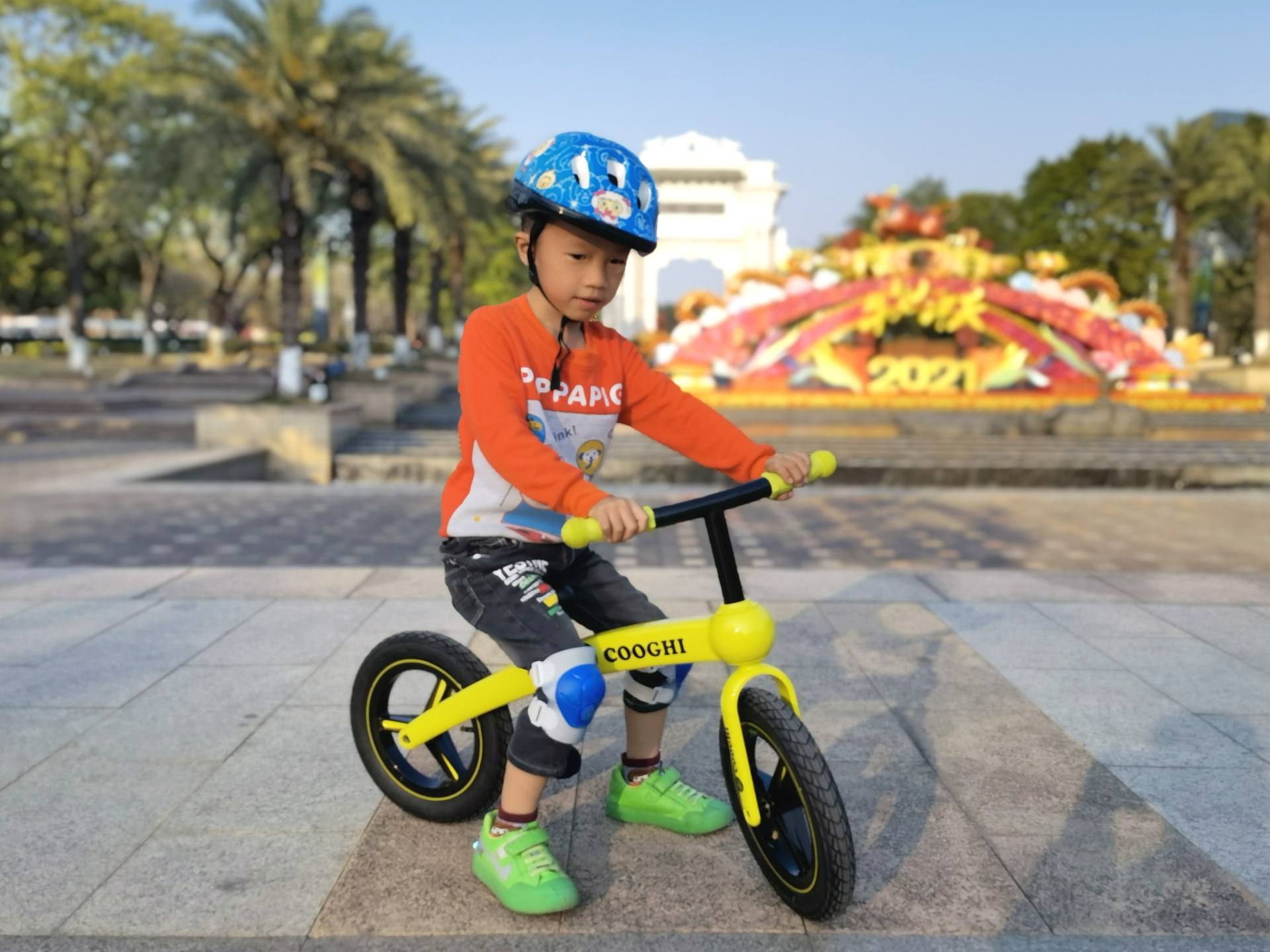 儿童轮滑鞋教学滑行,儿童滑轮滑鞋去哪儿滑