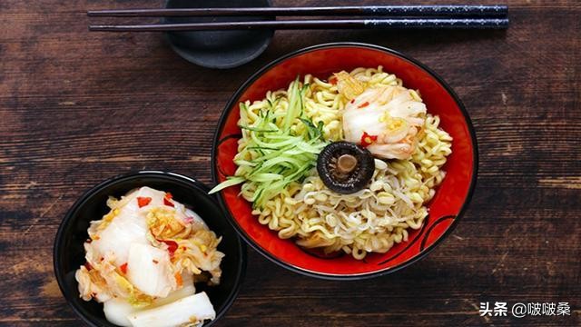 方便面为什么不能当作救灾物资,方便面是垃圾食品没