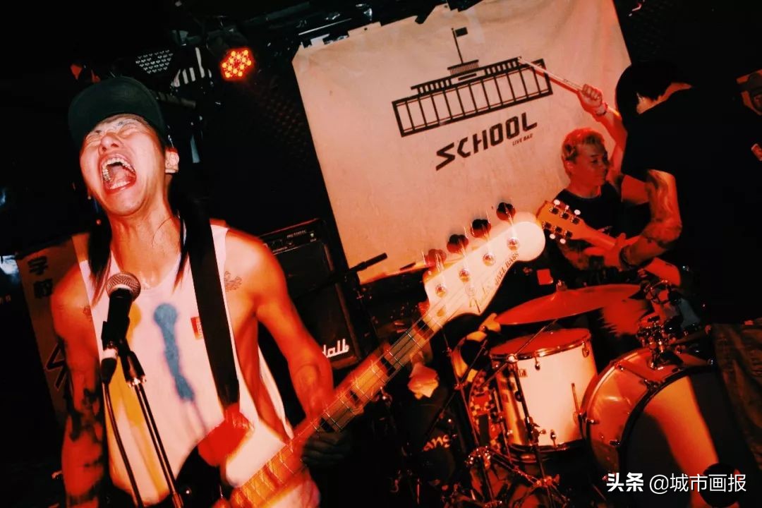 摇滚圈无人不知的“School”，凭什么吸引刺猬、盘尼西林等乐队？