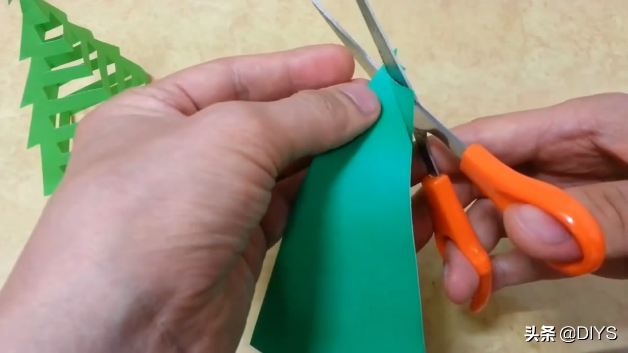 手工剪纸圣诞树需要什么材料,圣诞树剪纸手工8-10岁