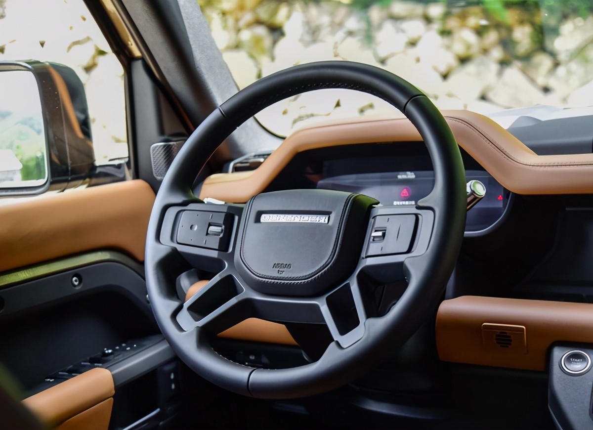 最新路虎卫士的试驾感受,路虎卫士百公里油耗和续航里程