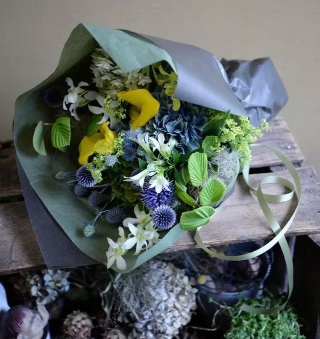 日式花艺作品,日本花店装修风格效果图