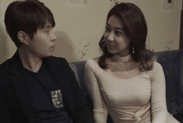 她靠出演情*电影色**走红，从不愿意找替身，次次真枪实战、假戏真做