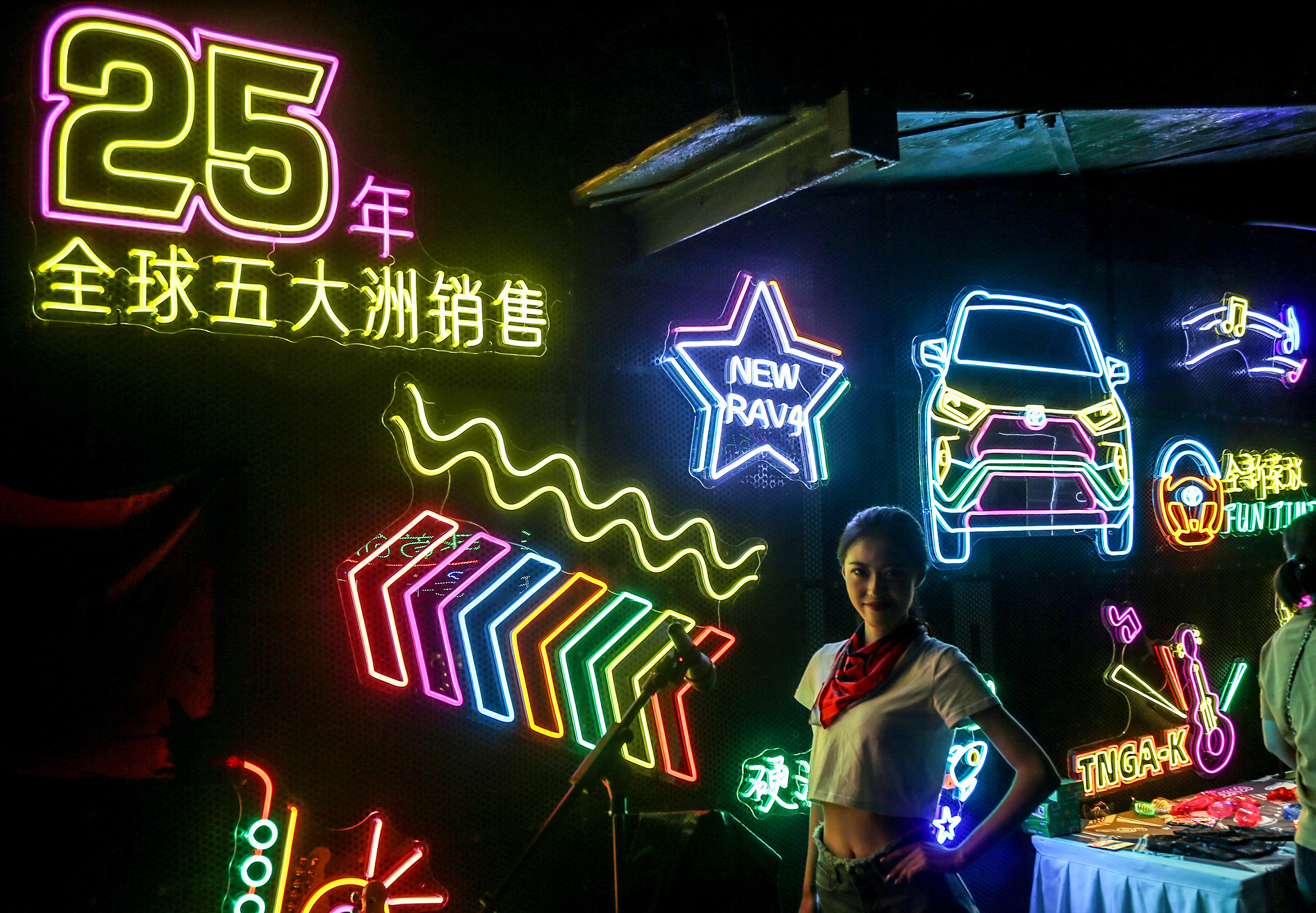 丰田rav4荣放越野版国产,全新一代丰田rav4居然这么惊艳