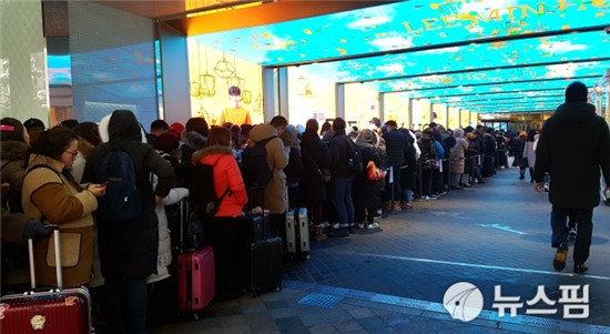 去年今日｜萨德过后，华人在乐天免税店大排长龙