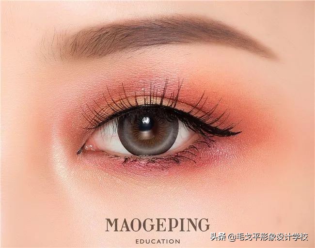 如何让眼睛变得好看又有神,让眼睛变美又有神的小妙招