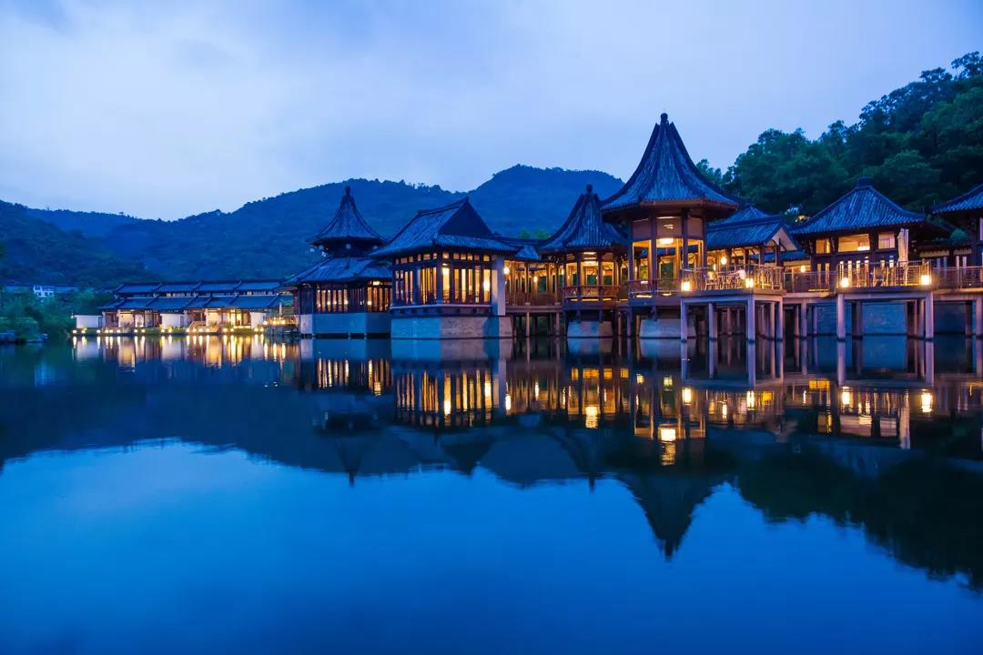 惠州宝藏级的度假村，水墨宋朝园林，乘船入住，瀑布，稻田，泳池