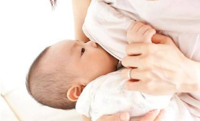 边吃奶边哭闹是什么原因,2个月宝宝不吃奶哭闹是什么原因