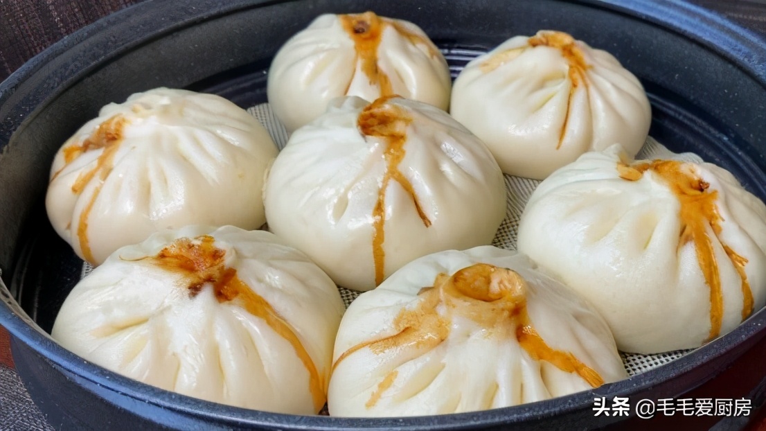 蒸包子诀窍告诉你不要直接上蒸笼,蒸包子要咋蒸不粘