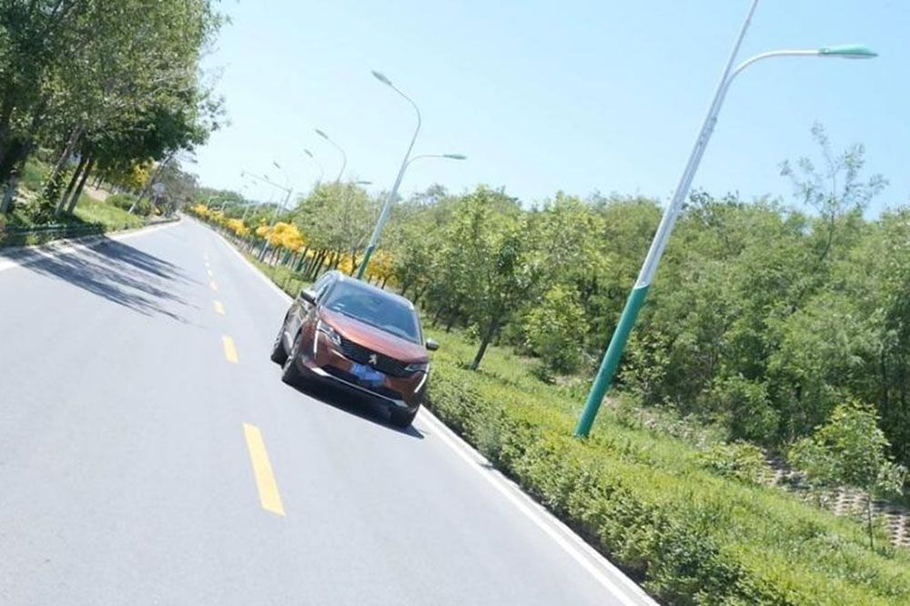 标致5008绕桩评测视频,2023标致5008绕桩测试