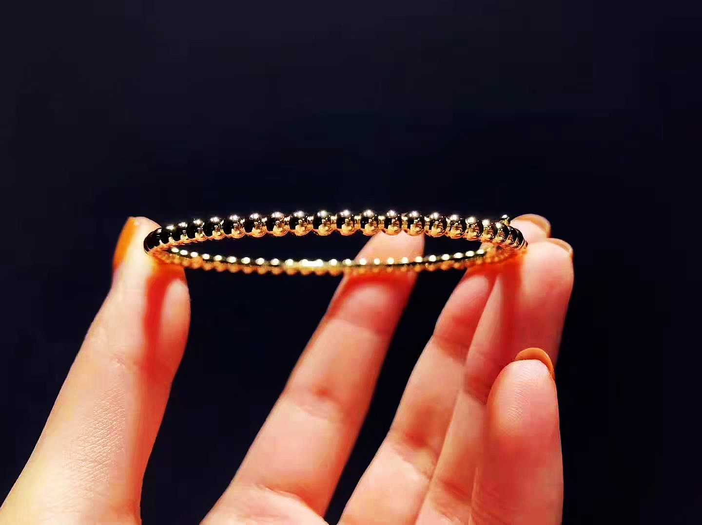 戒指叠戴的搭配图,戒指和手链的正确戴法