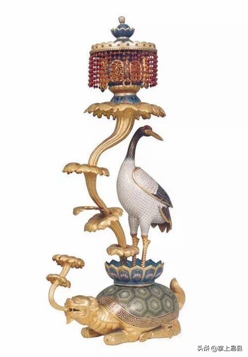 喜鹊登梅是中国传统吉祥图案之一,中国吉祥传统图案的故事