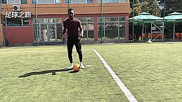 五个可以帮我们杀出重围的足球技巧