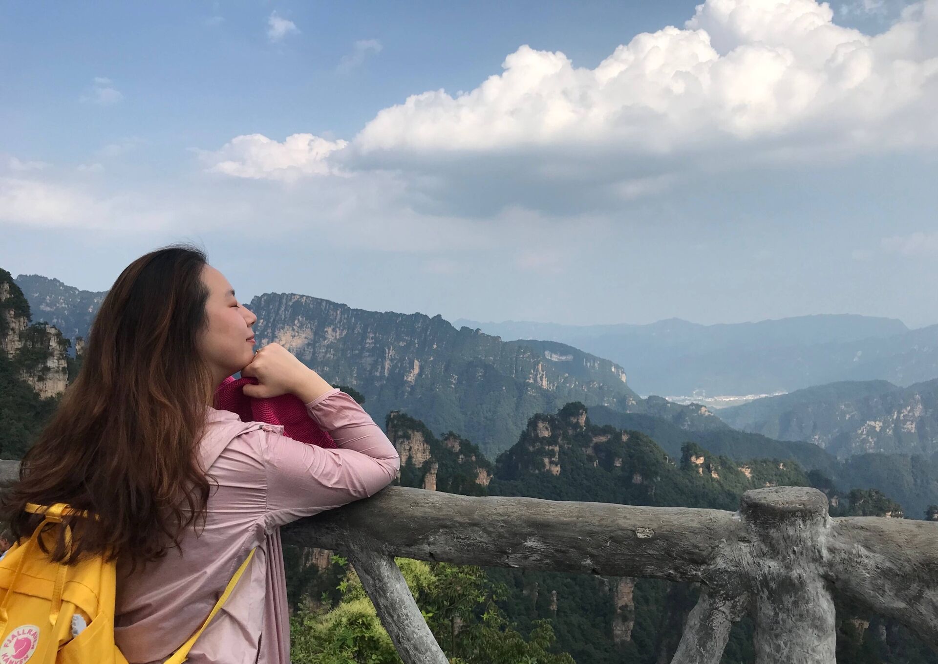 张家界住宿费如何省钱,张家界市吃住贵吗