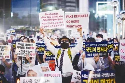 千万别惹韩国人，因为他们最懂抗议