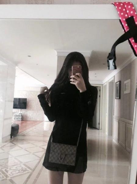 李彩玲家境富裕,家庭和谐的爱豆