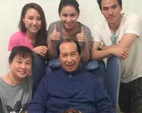 陈婉珍年轻跟赌王合影,陈婉珍为何能成为赌王