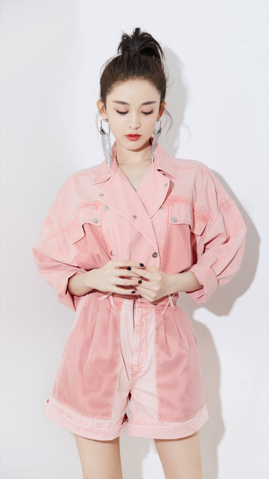 新疆维吾尔族女明星古力娜扎,古力娜扎新疆艺术学院