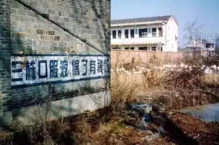 互联网刷墙人：找墙半小时、刷墙半小时，一天赚1000元