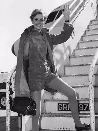 体重41kg的她，*翻推**了梦露性感丰腴的审美革命，成划时代流行符号