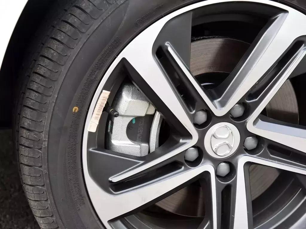 北汽新能源汽车eu5r550价格,18年北汽新能源eu5二手车价格