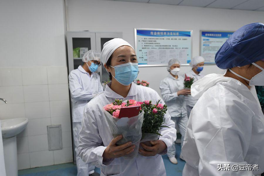 5毛一支花，花农宁愿销毁！云南县长区长为民直播，160万网友驰援