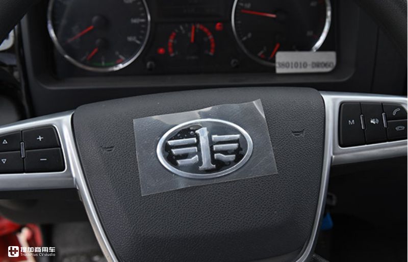 微卡车身轻卡的载重，窄体驾驶室内外都是亮点，这辆解放轻卡火了