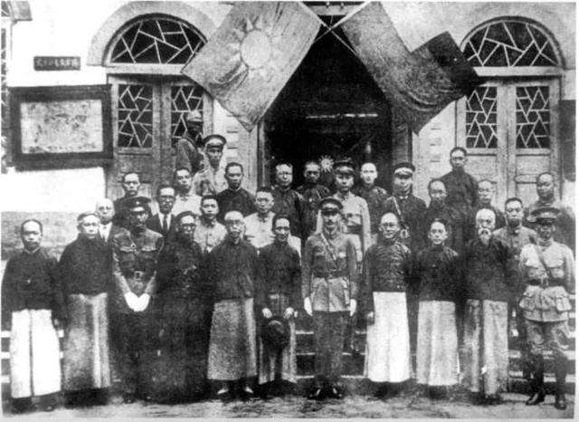 文人的一种悲剧：陈布雷吃*眠药安**自杀和王国维自沉昆明湖