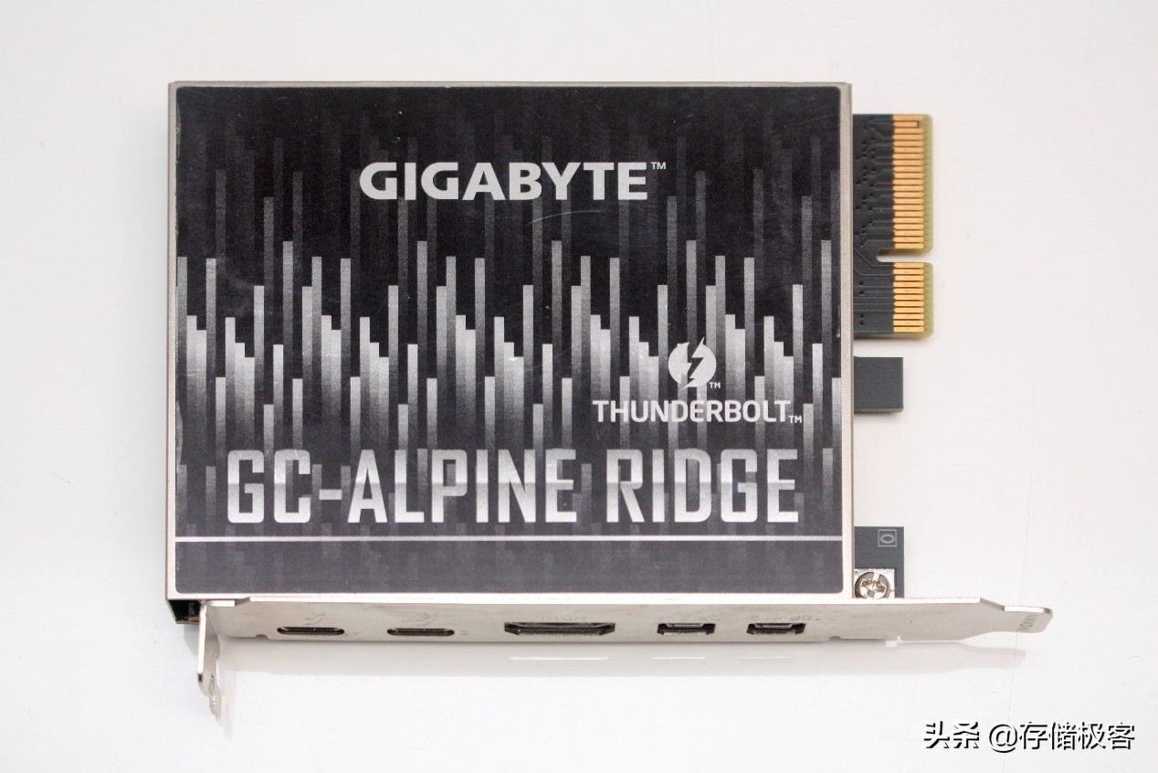 雷电3硬件接口,雷电3高速移动固态硬盘测评