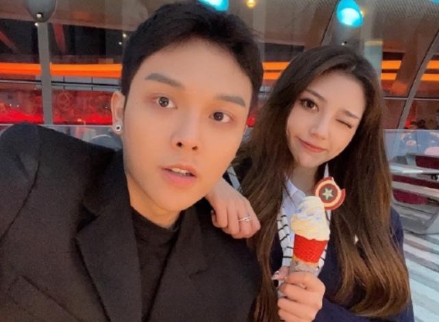 小猪先生晒豪车方向盘，兜儿却在分享孩子胎动，太讽刺