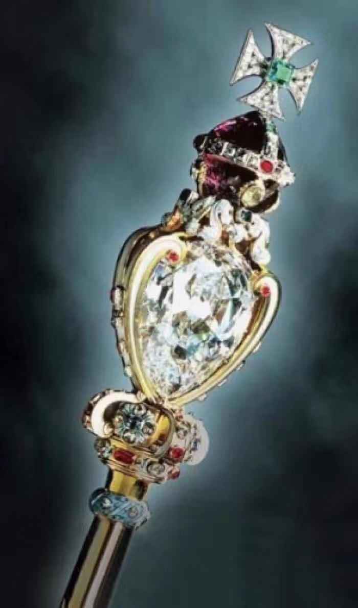 人造钻石与天然钻石的区别与价值,人造钻石和天然钻石的最大区别