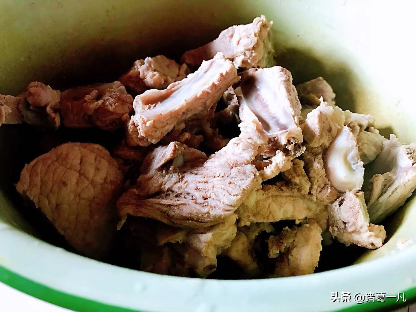 生排骨有一股腥臭味是什么原因,排骨放久了有腥臭味怎么去除