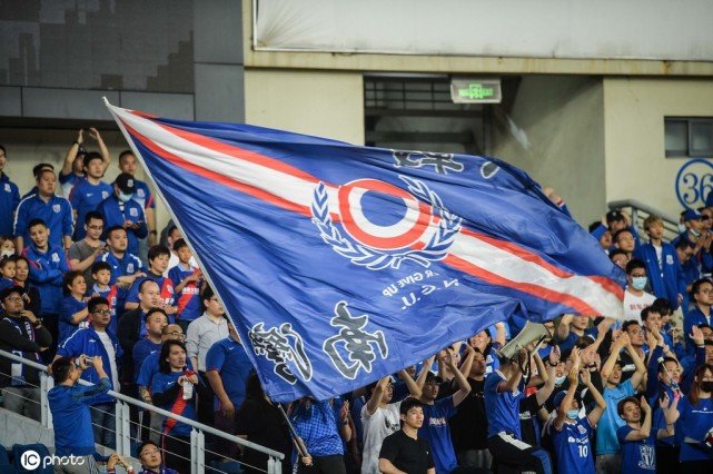 球迷集体有节奏骂裁判是哪场比赛,球场上骂裁判原声