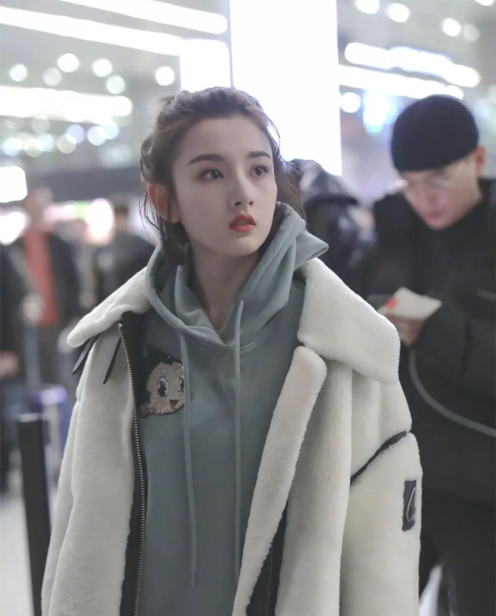 周洁琼穿砂糖匡威鞋,周洁琼鞋