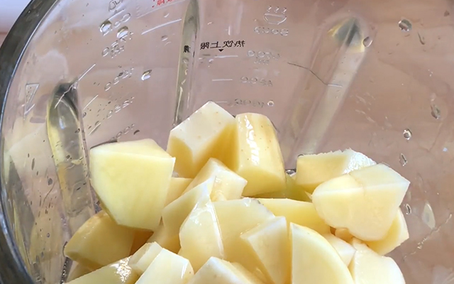 在家自己做的土豆淀粉可以做什么,家庭版土豆淀粉的做法和配方