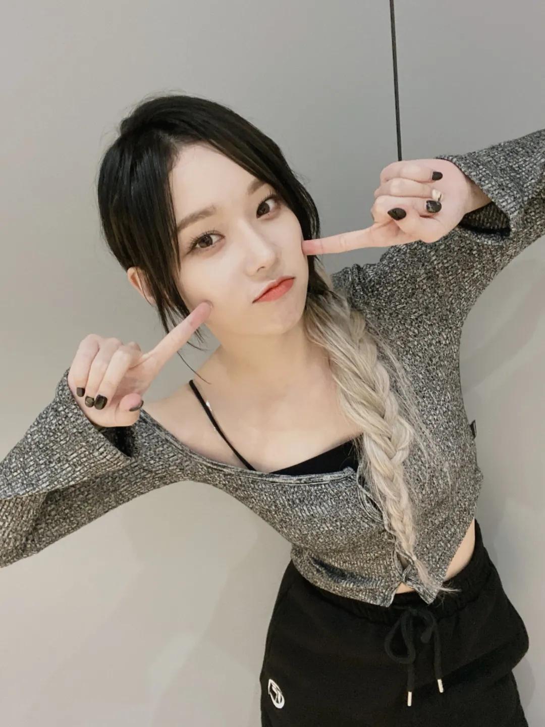 2021什么发色最显白减龄,在家染发色2021年最火发色显白