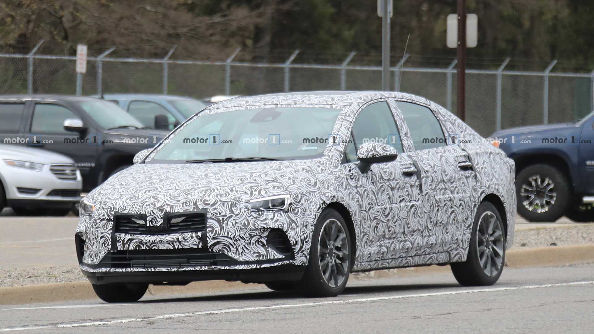 别克威朗谍照，现款车型在海外悬挂欧宝标志在售，国内为别克旗下