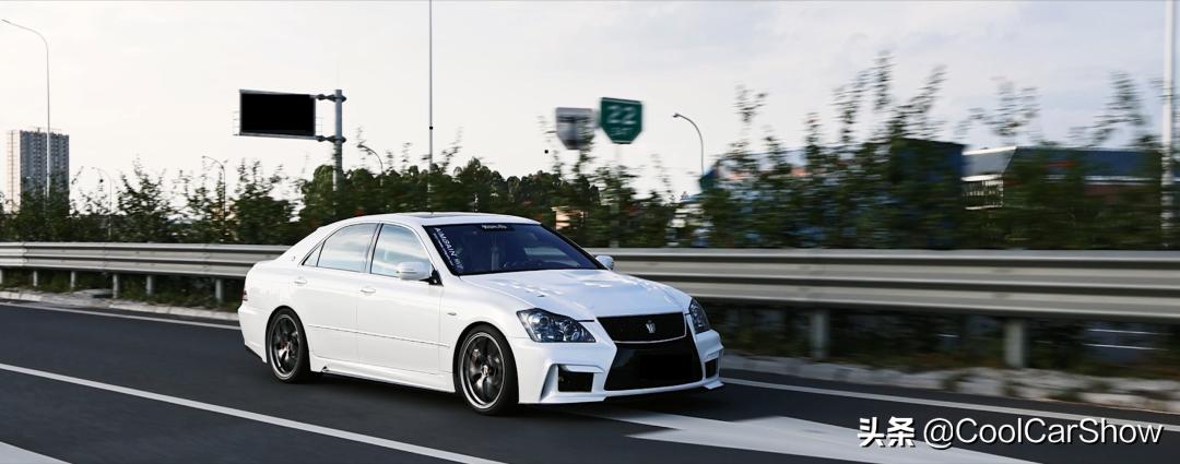 经典12代皇冠情怀老车,13代皇冠翻新复活视频