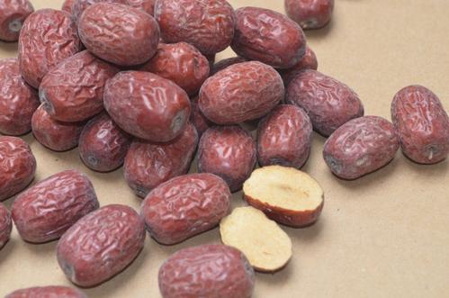 红枣哪种颜色比较好,干红枣什么颜色才好