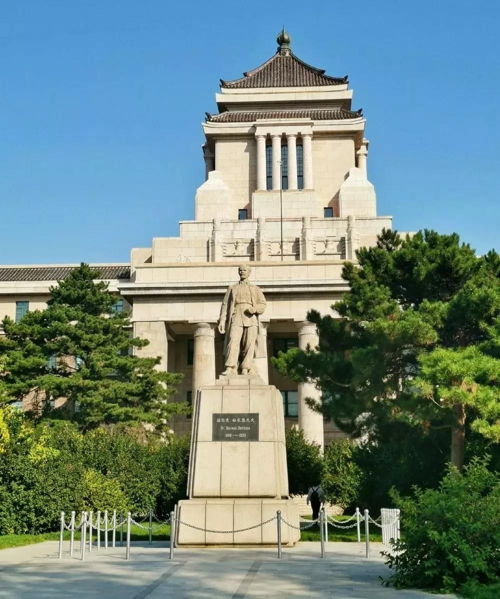 央视、新华社等聚焦！走出6位院士、14名三甲院长，东北这个医学部实力强劲！