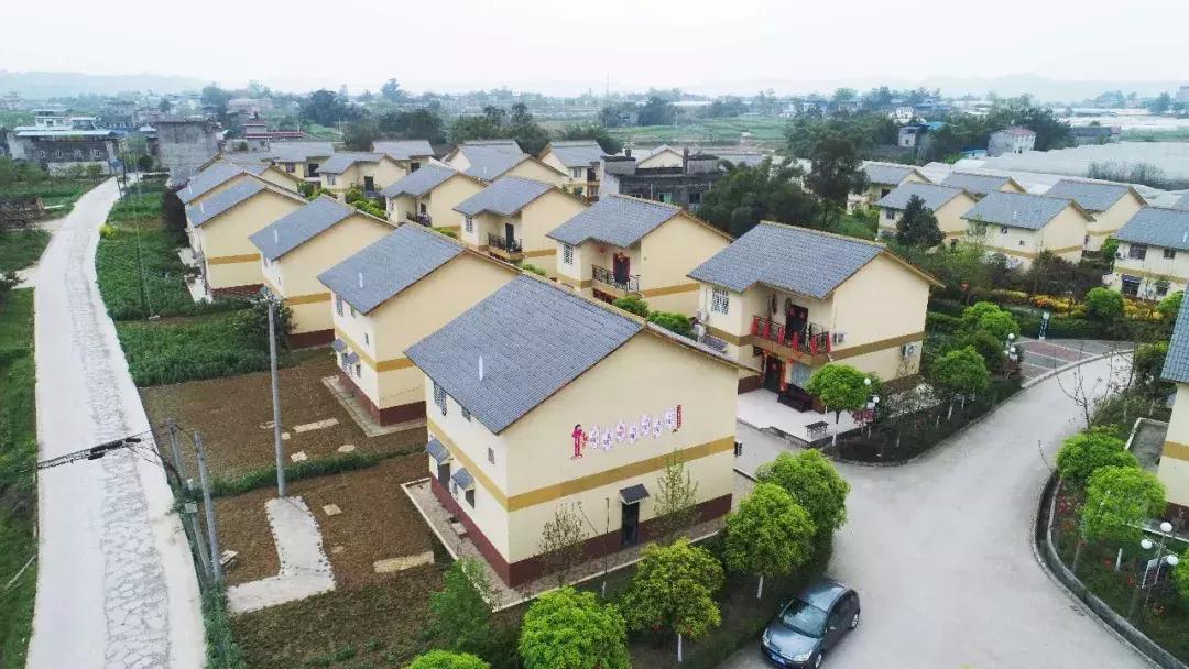 自驾旅游沿着g30高速公路看风景,沿g318去拉萨一路海拔