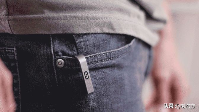 野外必备EDC，一把刀+一个手电，防尘防水耐摔，自己就能去冒险