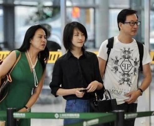 人前是巨星，人后是赚钱工具？这7位明星的爹妈，堪比“吸血鬼”