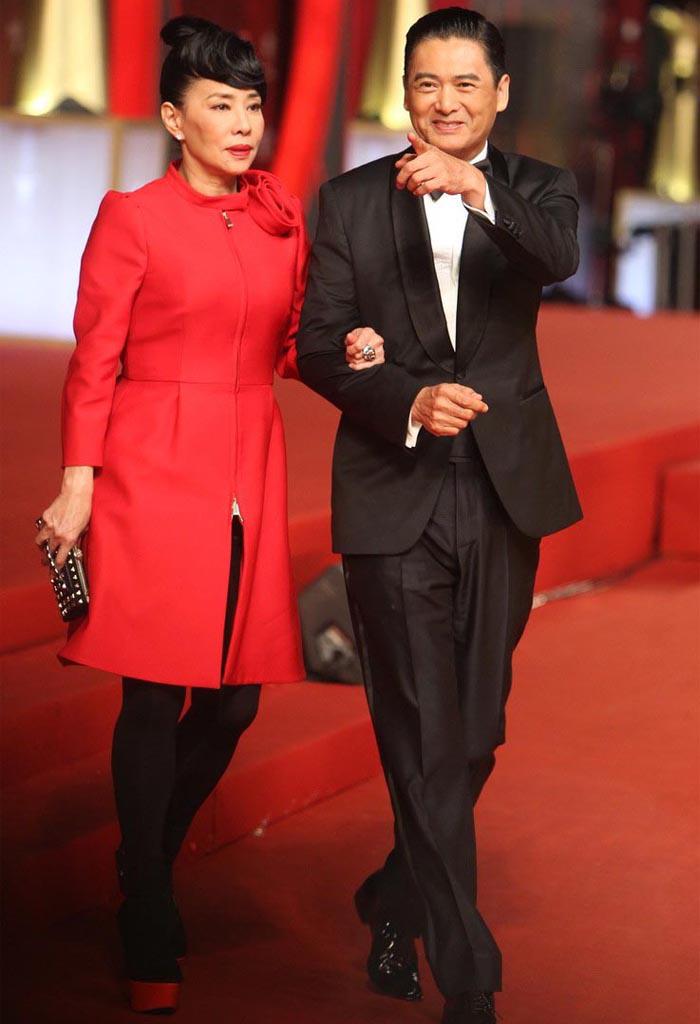 陈荟莲紫色长裙,陈荟莲浓妆走红毯