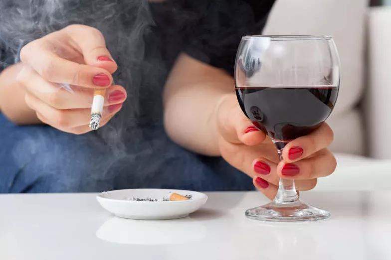 长期的嚼槟榔会发生什么,嚼槟榔的发病率是没嚼槟榔的几倍