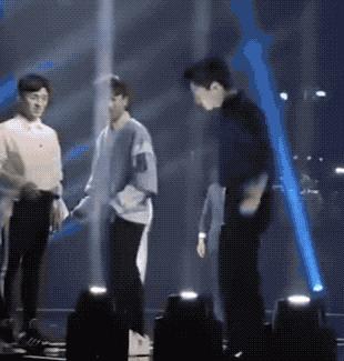 一开始我以为爱上了实力派，没想到他们还全是梗王