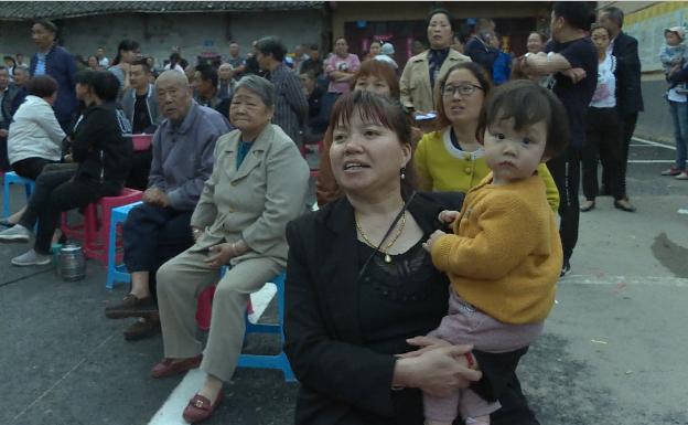 这板眼也太长了！南充嘉陵的西兴又创新了这个动作来做群众工作…